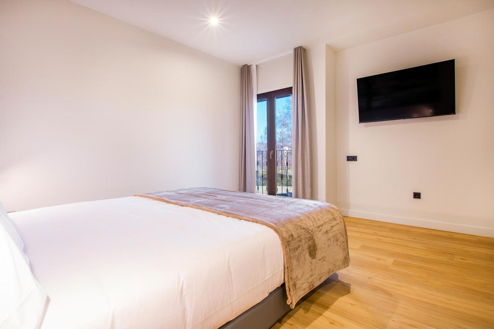 Hotel Llivia Exterior photo