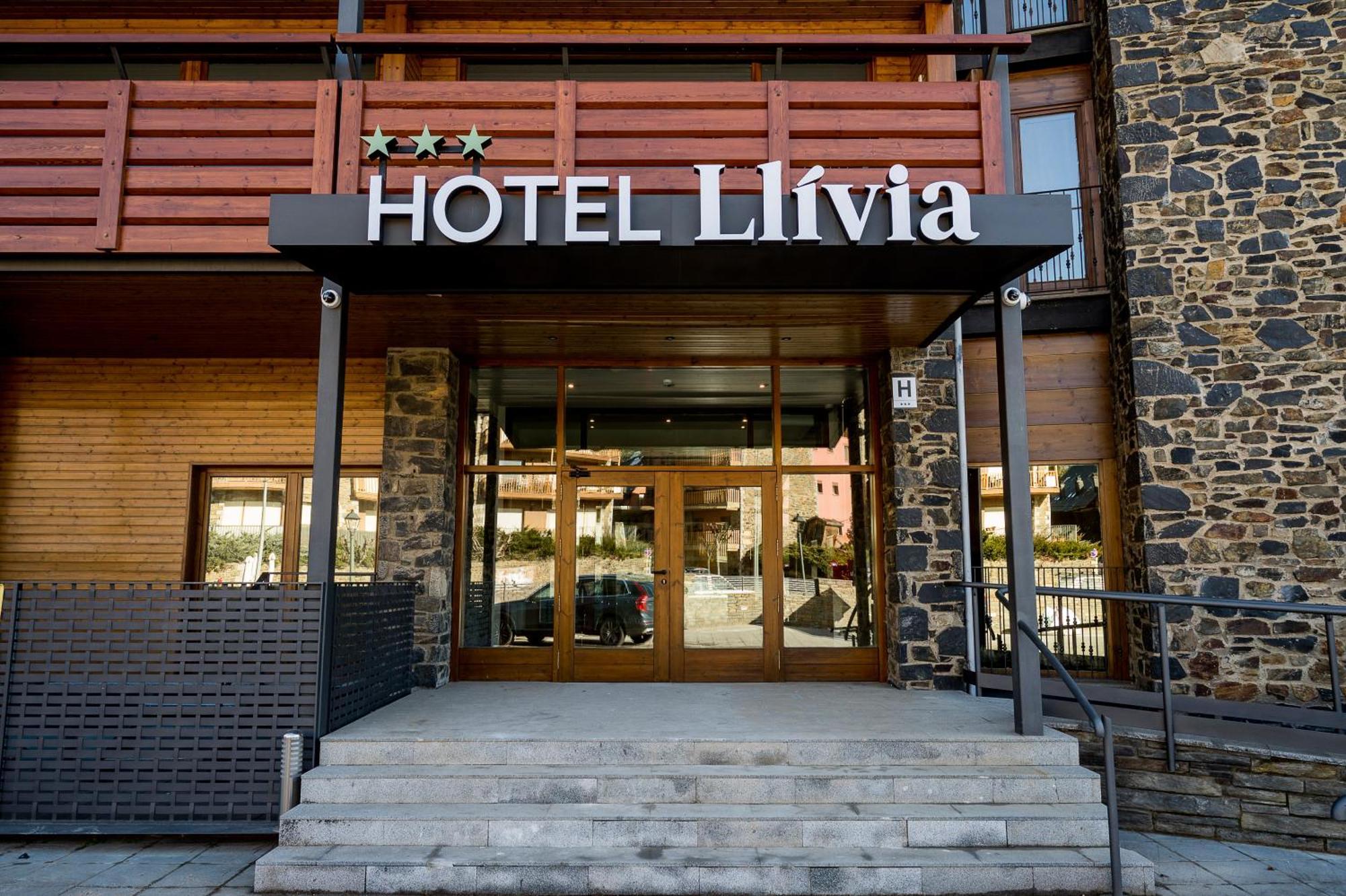 Hotel Llivia Exterior photo
