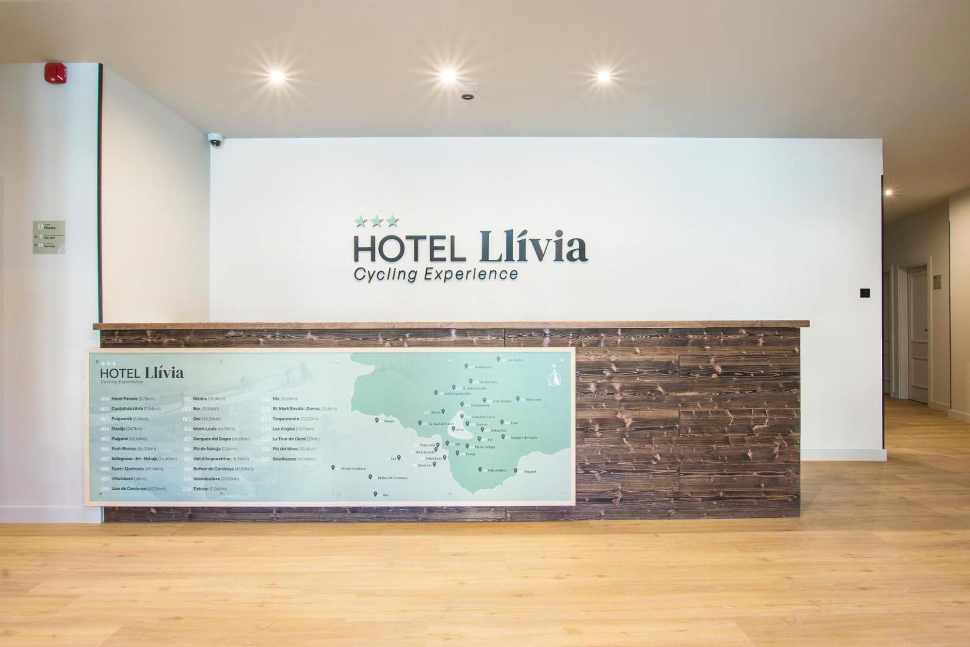 Hotel Llivia Exterior photo